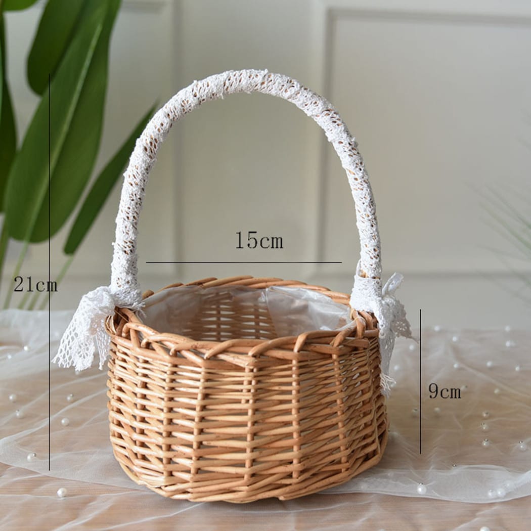 Small woven rattan basket with a lace-trimmed handle – another view (3)
