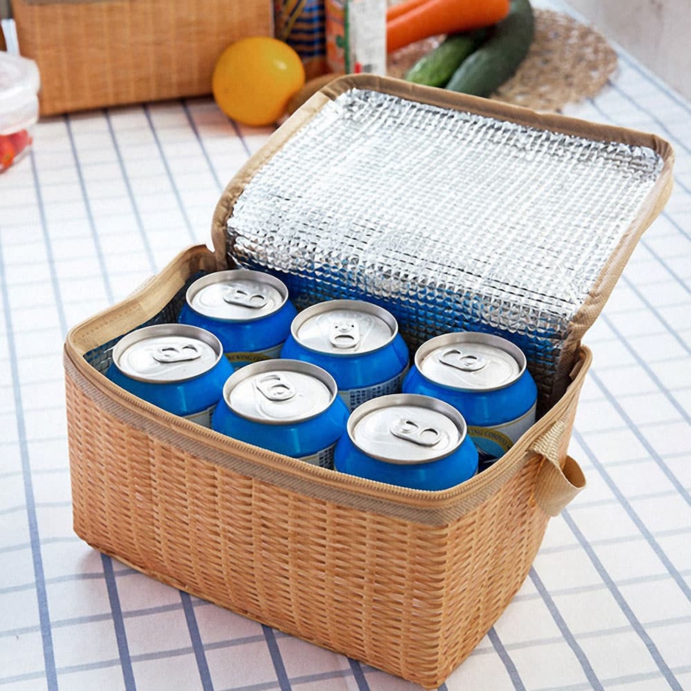 Insulated waterproof rattan picnic bag – close-up detail (2)