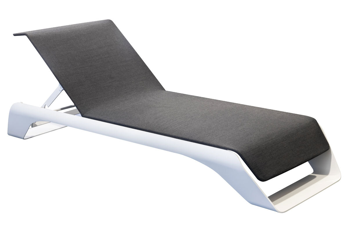 Onda white aluminum pool lounger with teak side table – another view