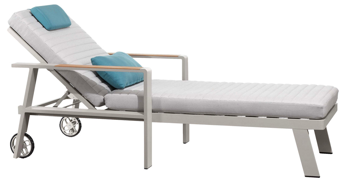 Noffy beige aluminum chaise lounge with wheels
