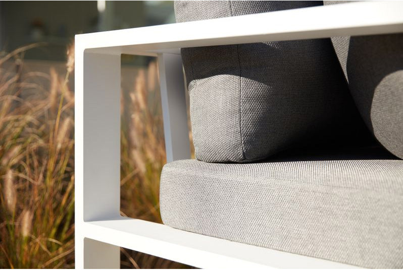 Belly XL extra-large aluminum outdoor sectional with armchair – close-up detail