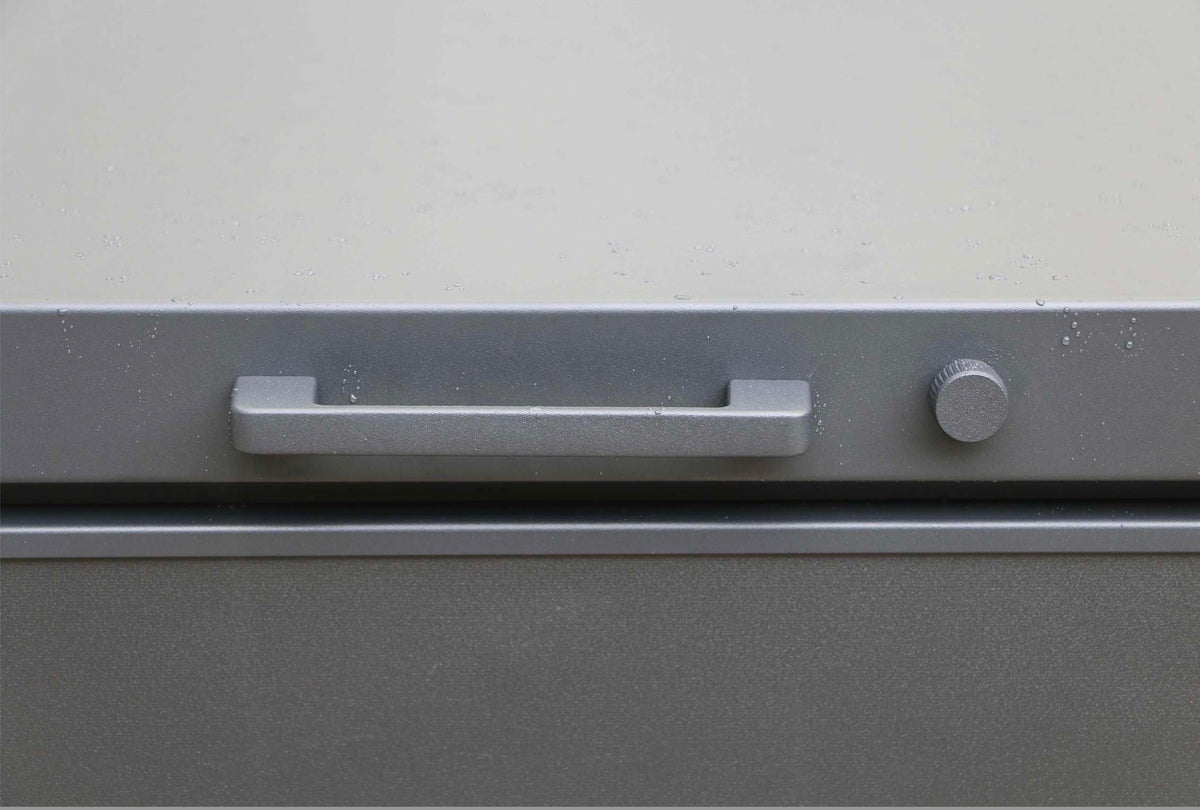 Easy charcoal aluminum deck box with wheels – close-up detail (2)