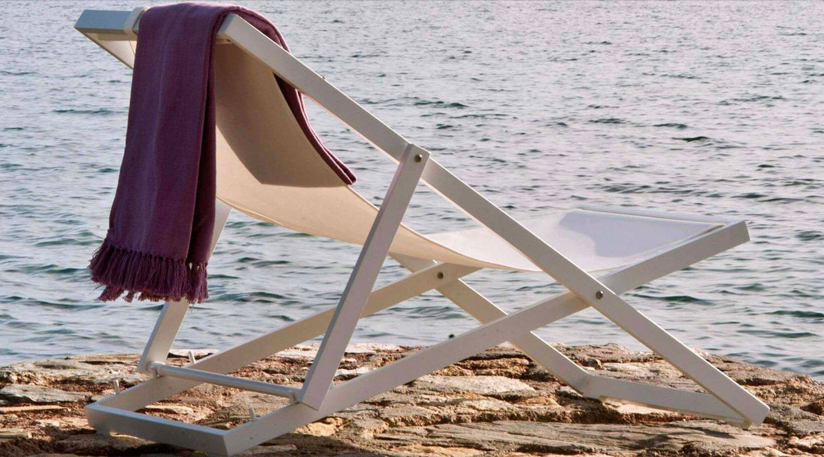 Kassy white folding aluminum sling chair – shown outdoors (3)