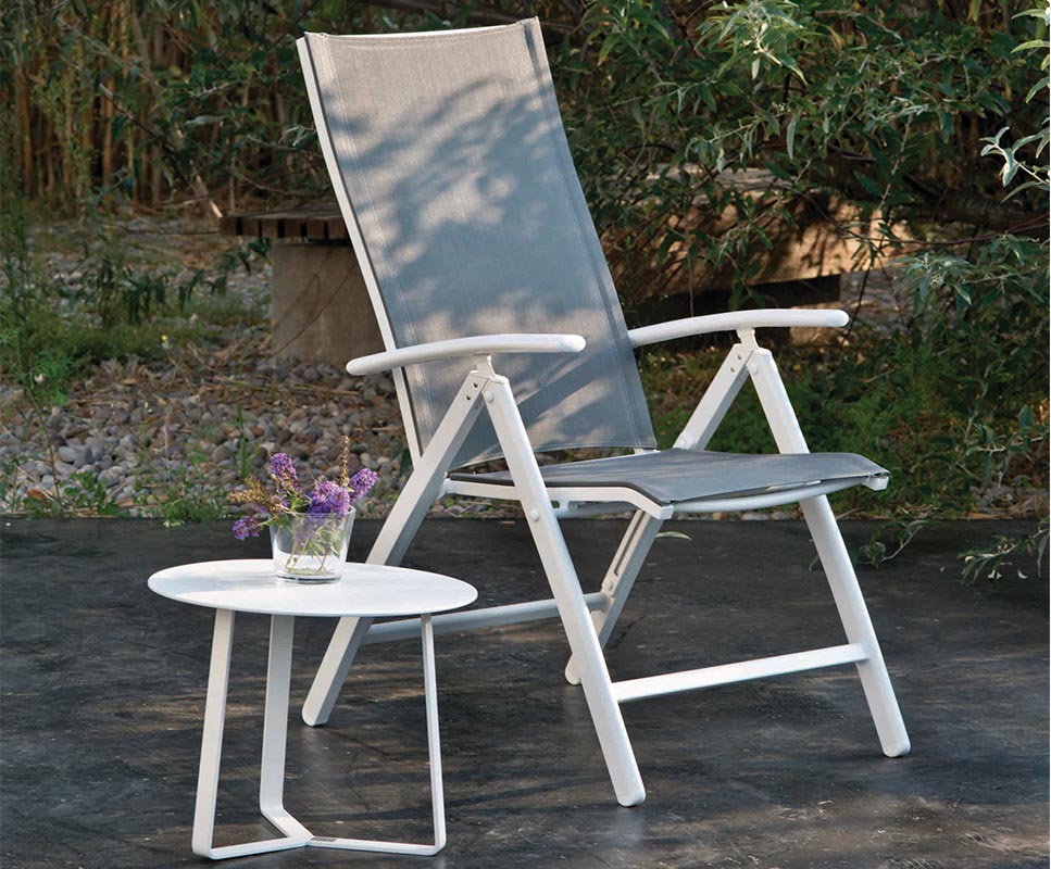 Piky white aluminum patio lounge chair – shown outdoors (3)