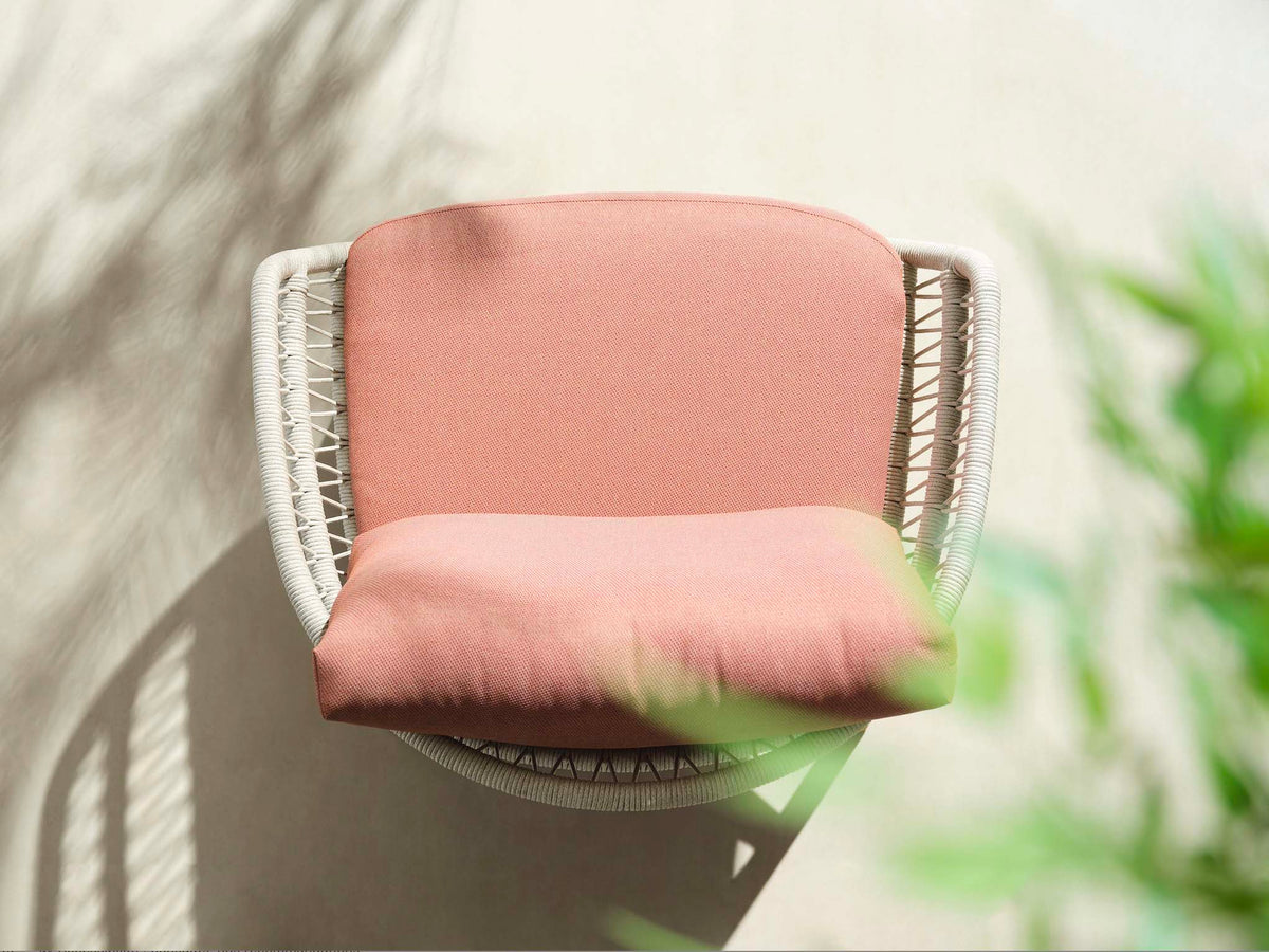 Armchair from the Rose XL 7-seat teak and rope sofa set with powder pink cushions – close-up detail