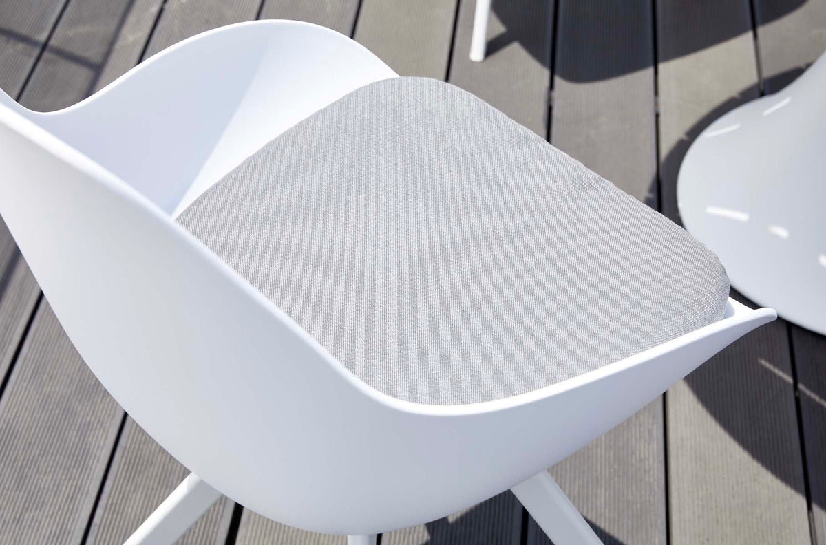 Mondo white outdoor dining chairs, set of 2 – close-up detail (2)
