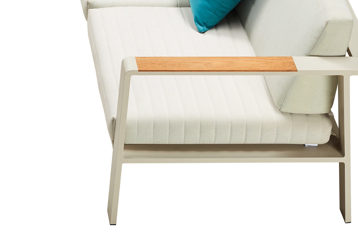 Noffy Cosy white aluminum and teak corner sofa – close-up detail