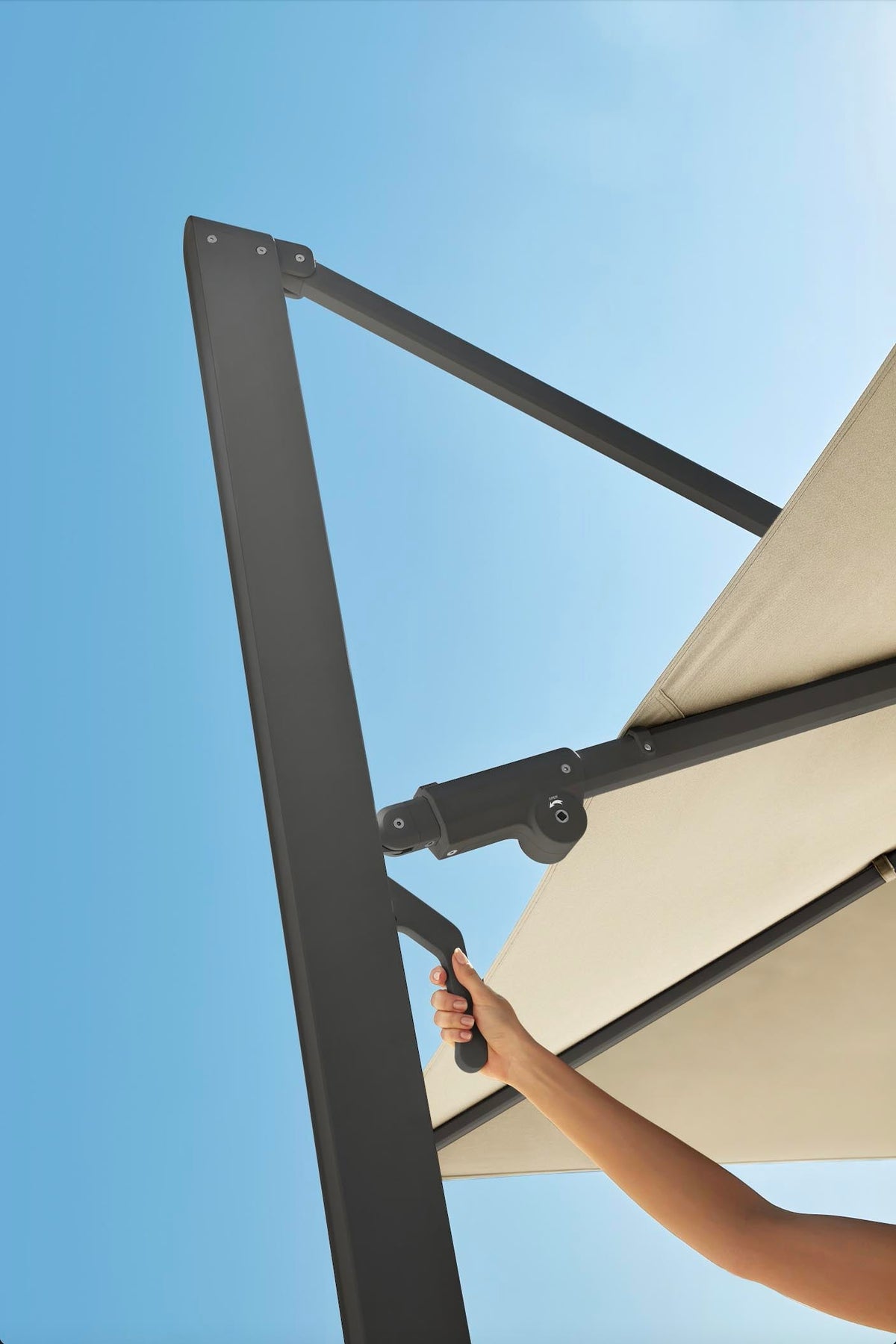 Aily khaki aluminum 3 x 3 m cantilever umbrella – close-up detail