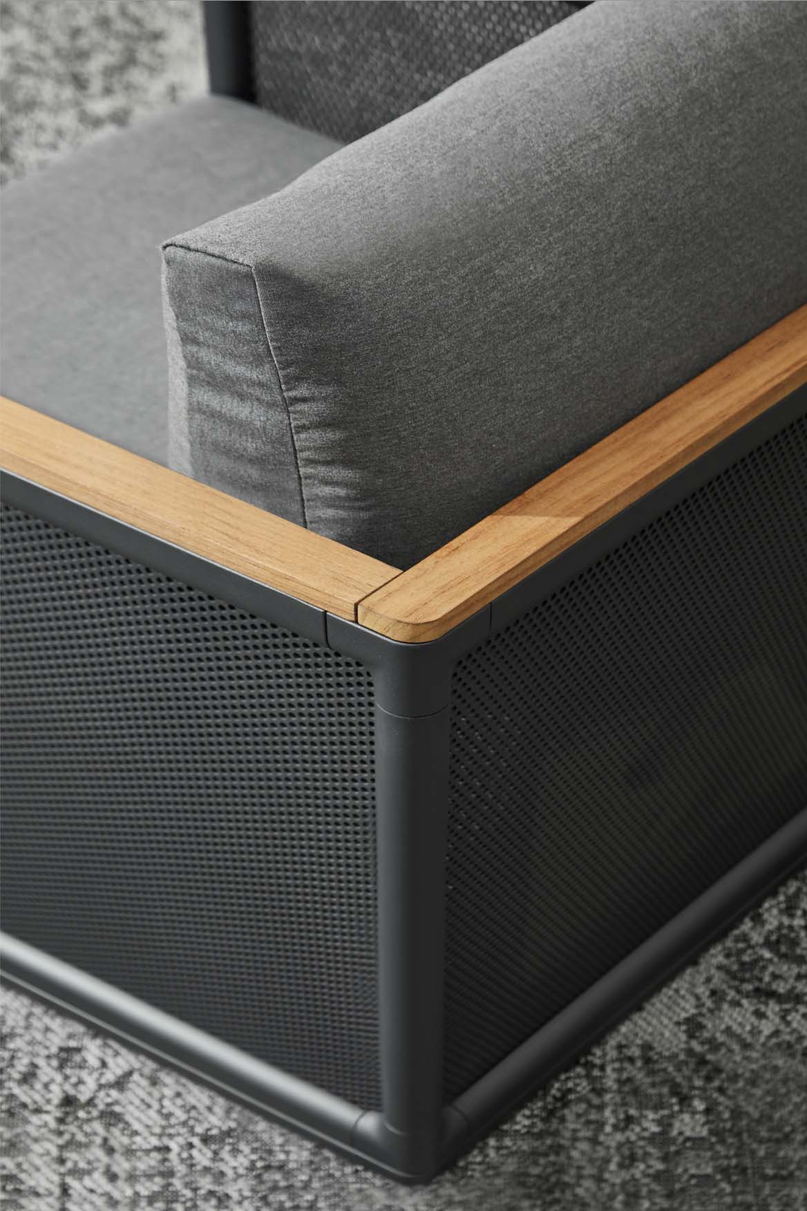 Rio 4-seat aluminum and teak lounge set with open-weave backs – close-up detail