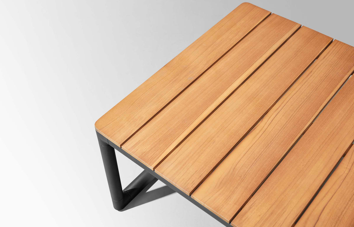 Coffee table from the Rio 4-seat aluminum and teak lounge set with open-weave backs – close-up detail