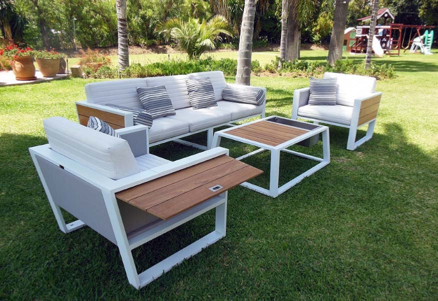 York aluminum and teak patio set with ice bucket coffee table and ecru cushions – shown outdoors (2)