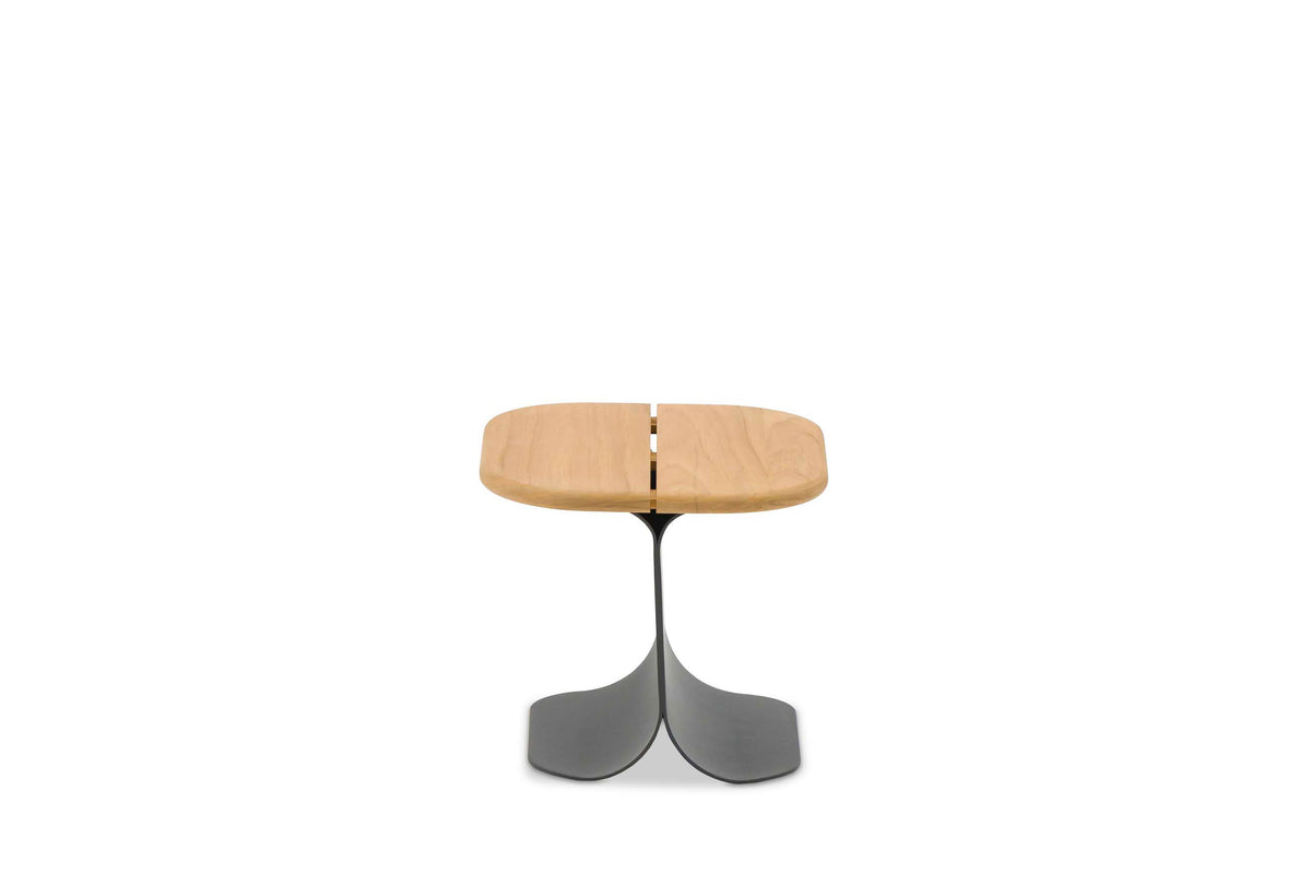 Black side table for the Rosa beige aluminum double chaise lounge with wheels – another view