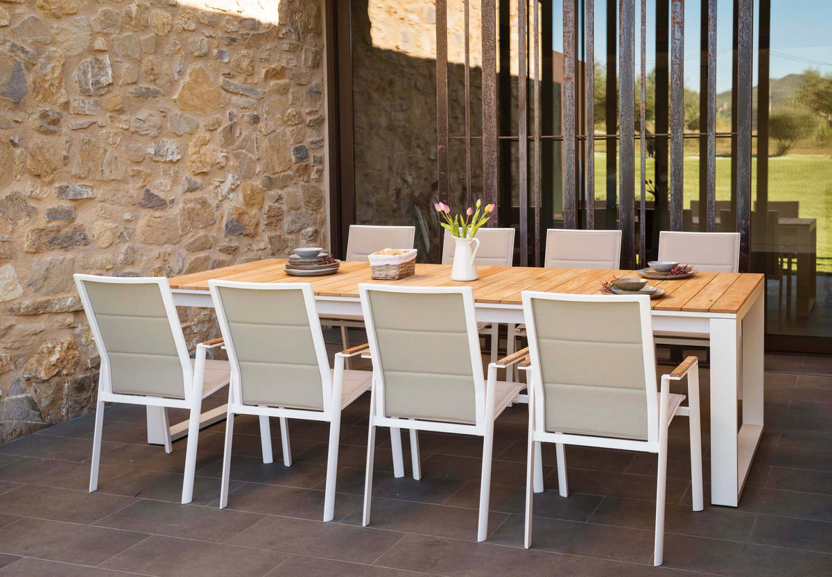 Como extendable aluminum and teak outdoor dining table – shown outdoors (5)