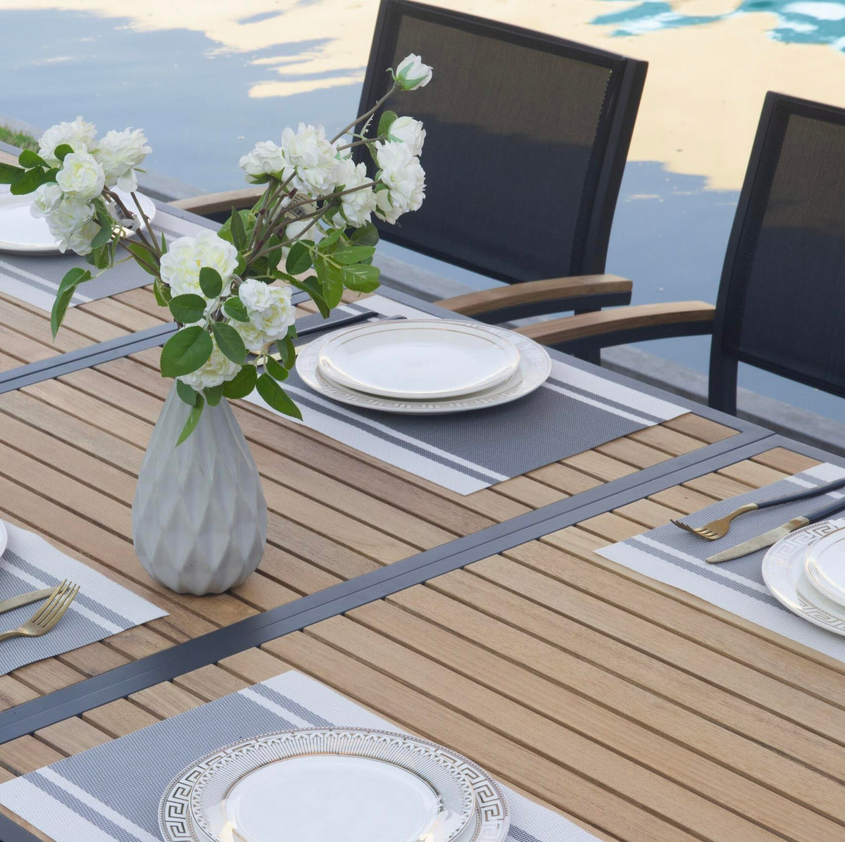 Tory extendable black aluminum and teak outdoor dining table – close-up detail