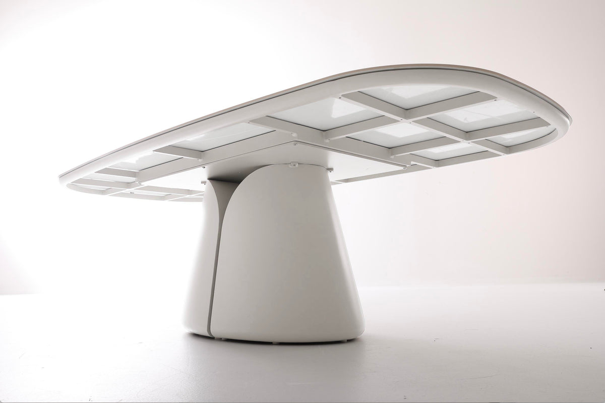 Venus sculptural beige ceramic outdoor dining table – close-up detail
