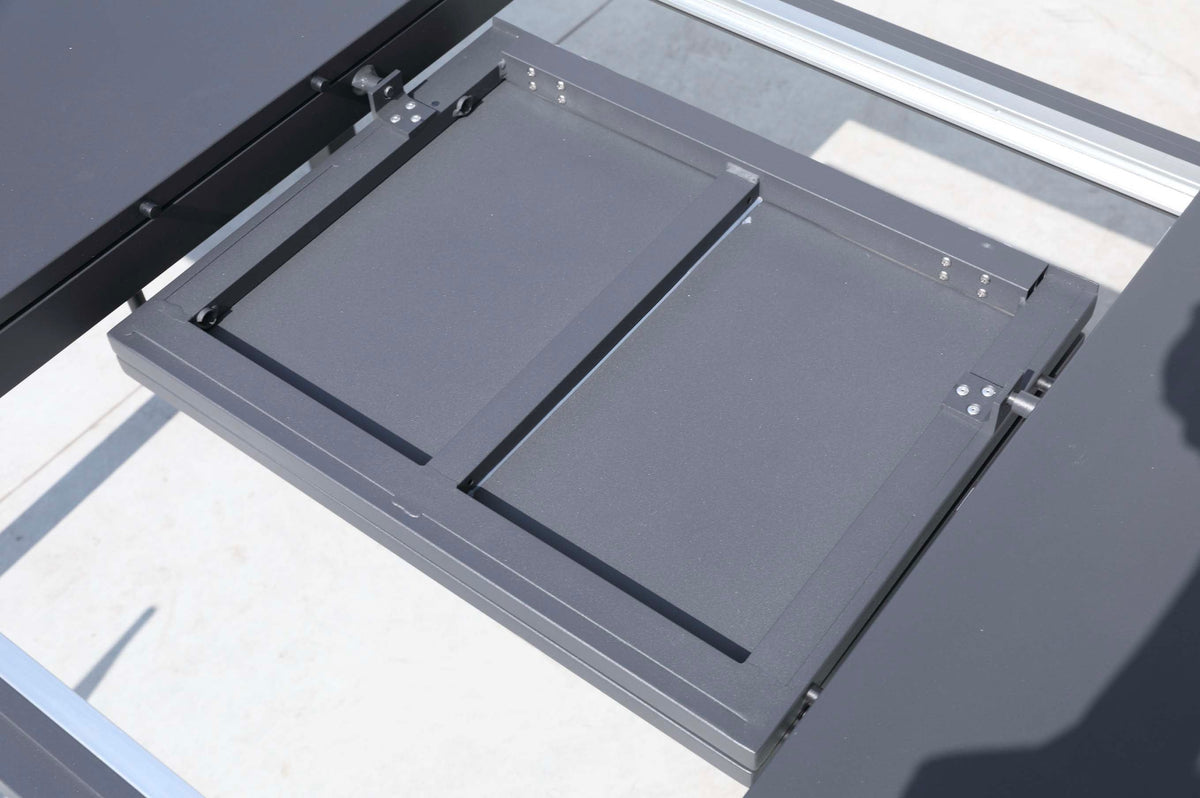 Lou Mini black extendable aluminum outdoor table – close-up detail (3)