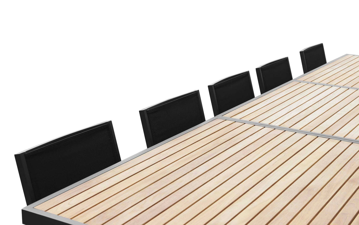 Tory Plus extendable aluminum and teak dining table – close-up detail
