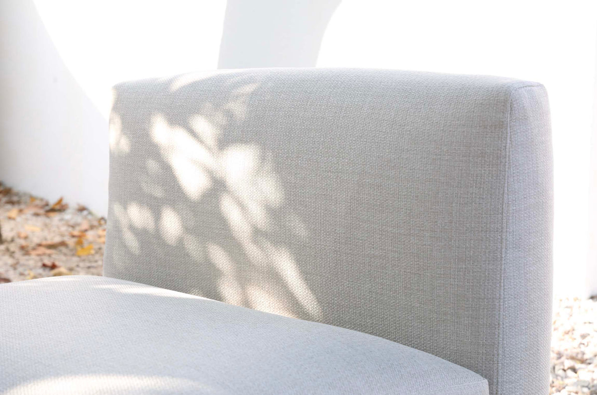 Mae curved beige aluminum patio set with teak-top coffee table – close-up detail