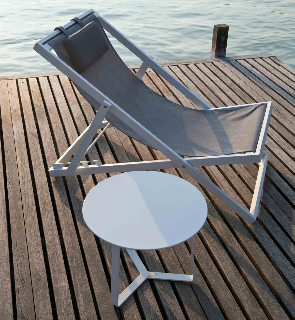 Kassy folding aluminum textilene sling chair – shown outdoors (3)