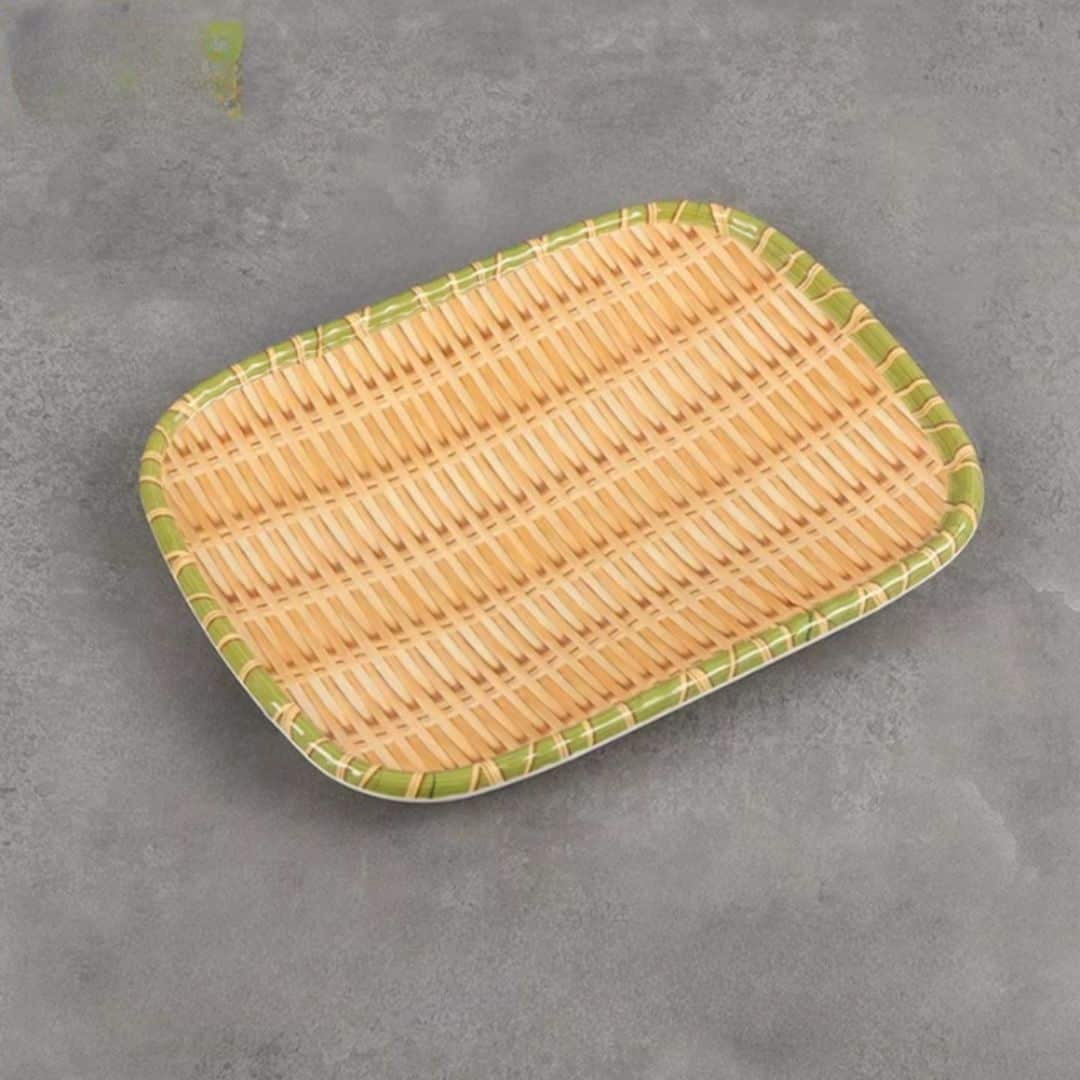 Rectangular hand-braided bamboo plate with a tight cross weave