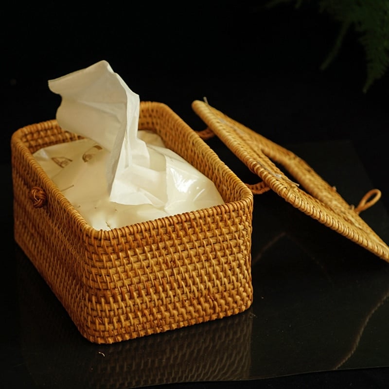 Handmade rattan tissue box with a lift-off lid – close-up detail