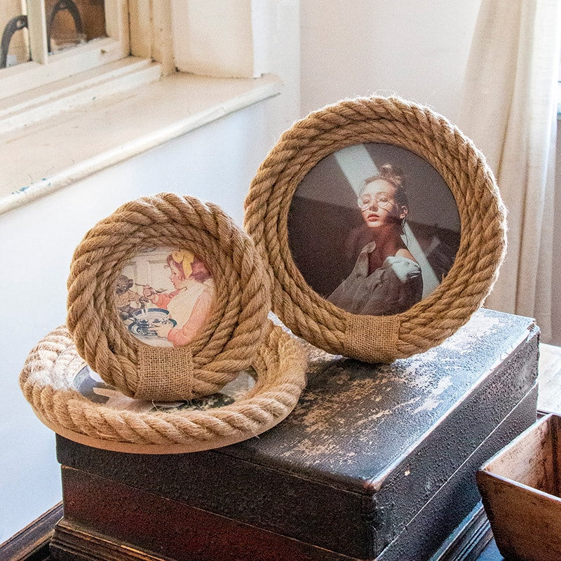 Round hemp and rattan photo frame – shown in a room setting (4)