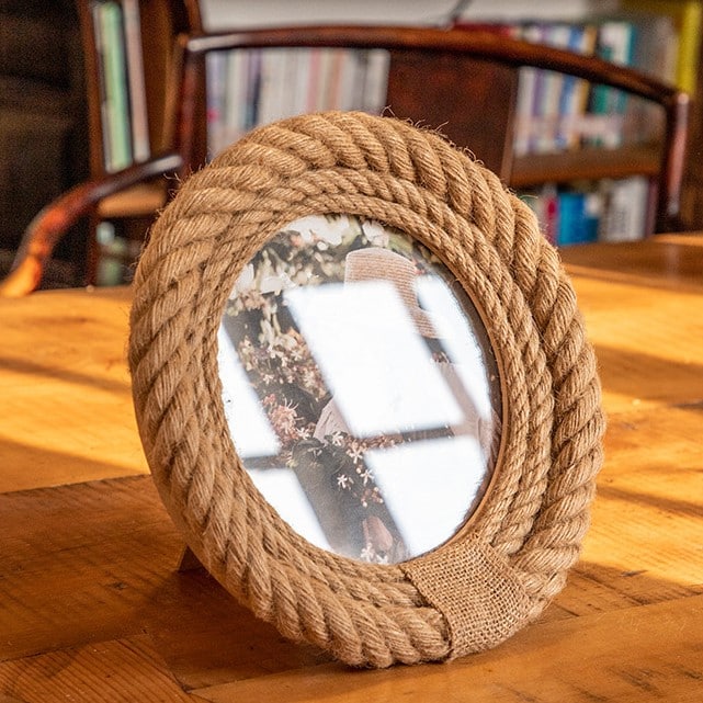 Round hemp and rattan photo frame – shown in a room setting (5)