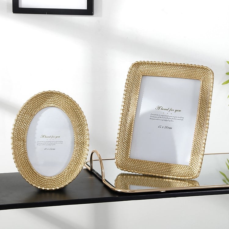 Large vintage rectangular resin and rattan photo frame – multiple views (2)
