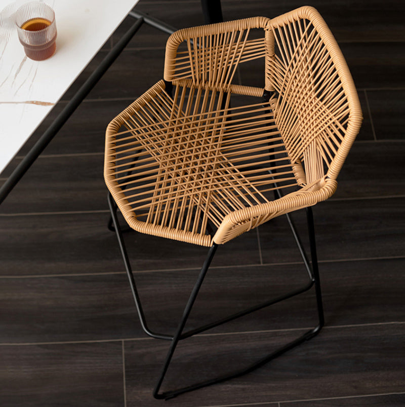 Beige synthetic rattan bar chair with matte black legs – close-up detail
