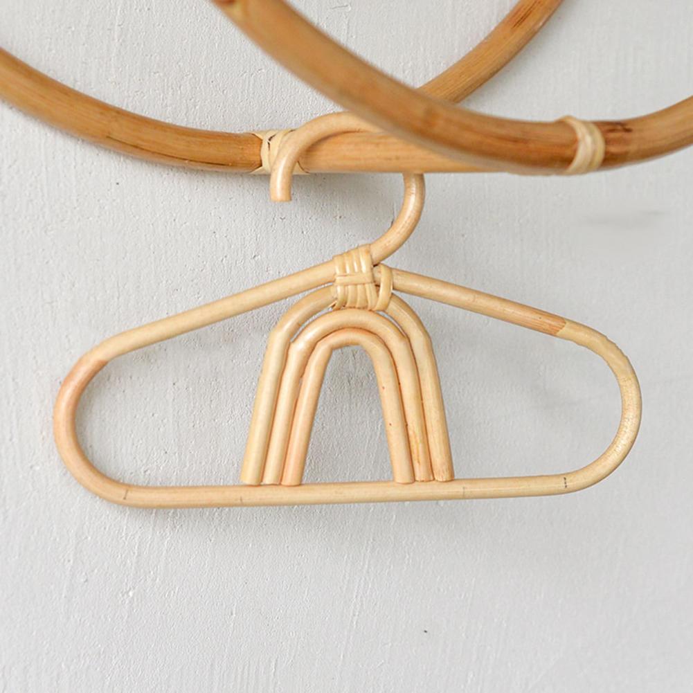 Rainbow-shaped rattan kids hanger – close-up detail (2)
