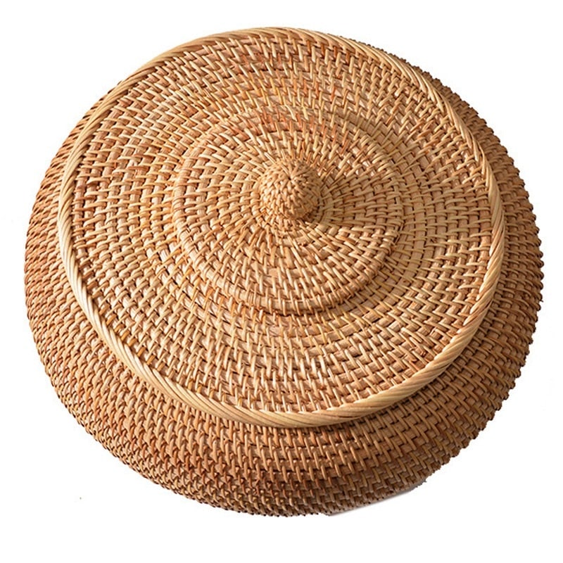 Round handwoven rattan basket with a fitted lid – M variant, close-up detail