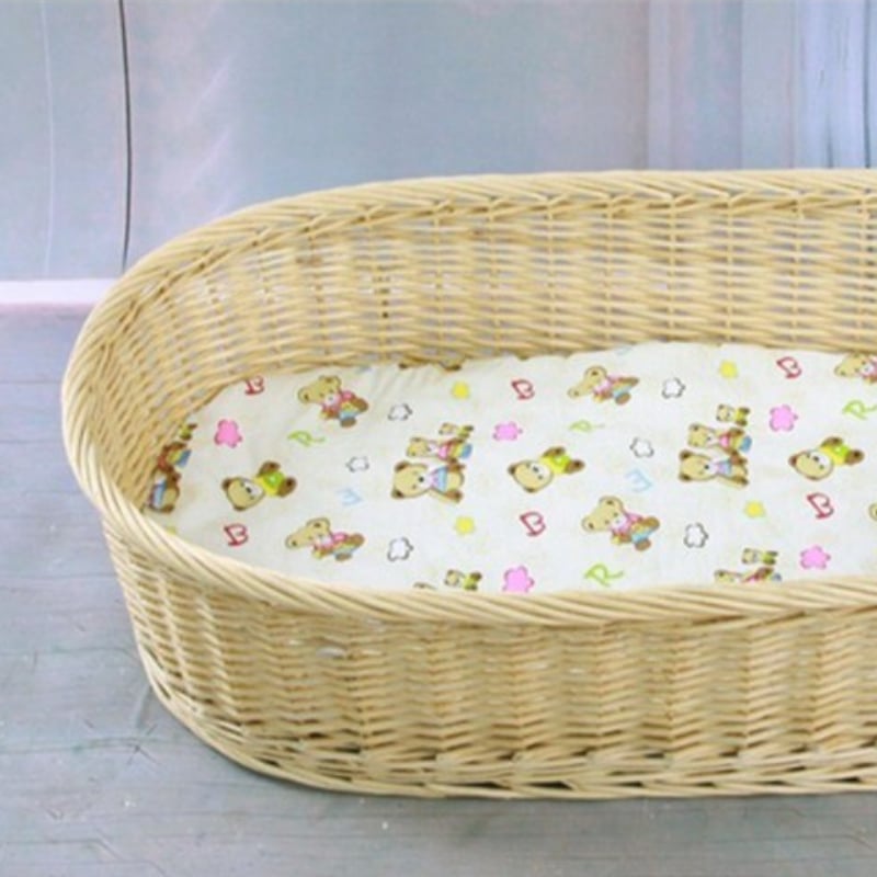Light hand-braided rattan moses basket