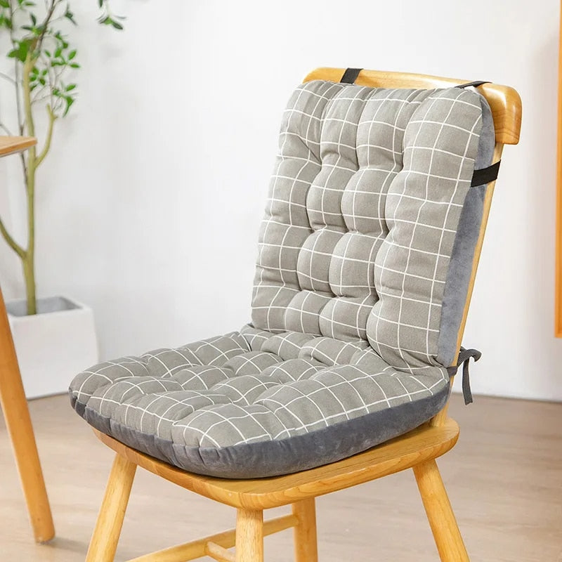 Chair cushion with a geometric line pattern in gray tones – shown in a room setting