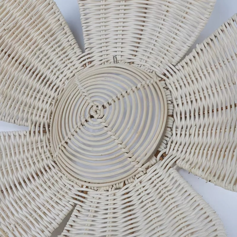 Rattan flower wall decor with radiating petals – close-up detail (2)