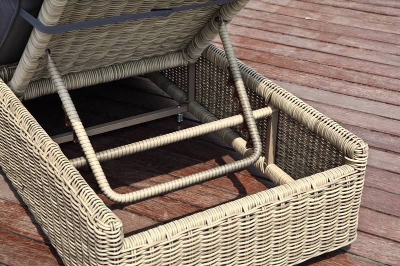 Dune round resin wicker chaise lounge set of two with wheels – close-up detail