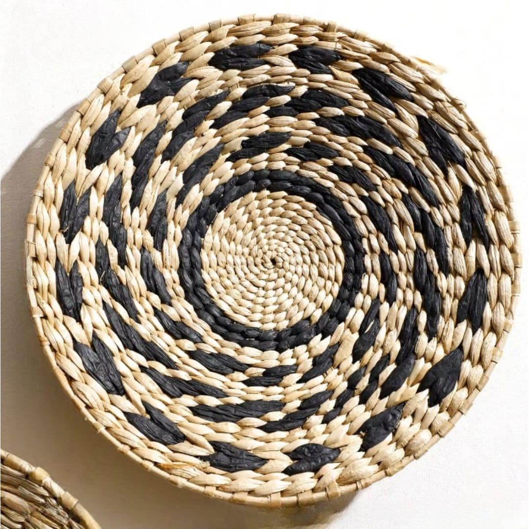 Set of four round hand-woven rattan wall decorations – close-up detail (2)