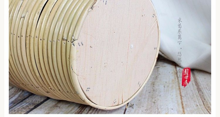 Large natural rattan vase with regular ribs – close-up detail
