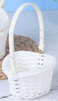 Mini matte white rattan planter – heart variant, another view