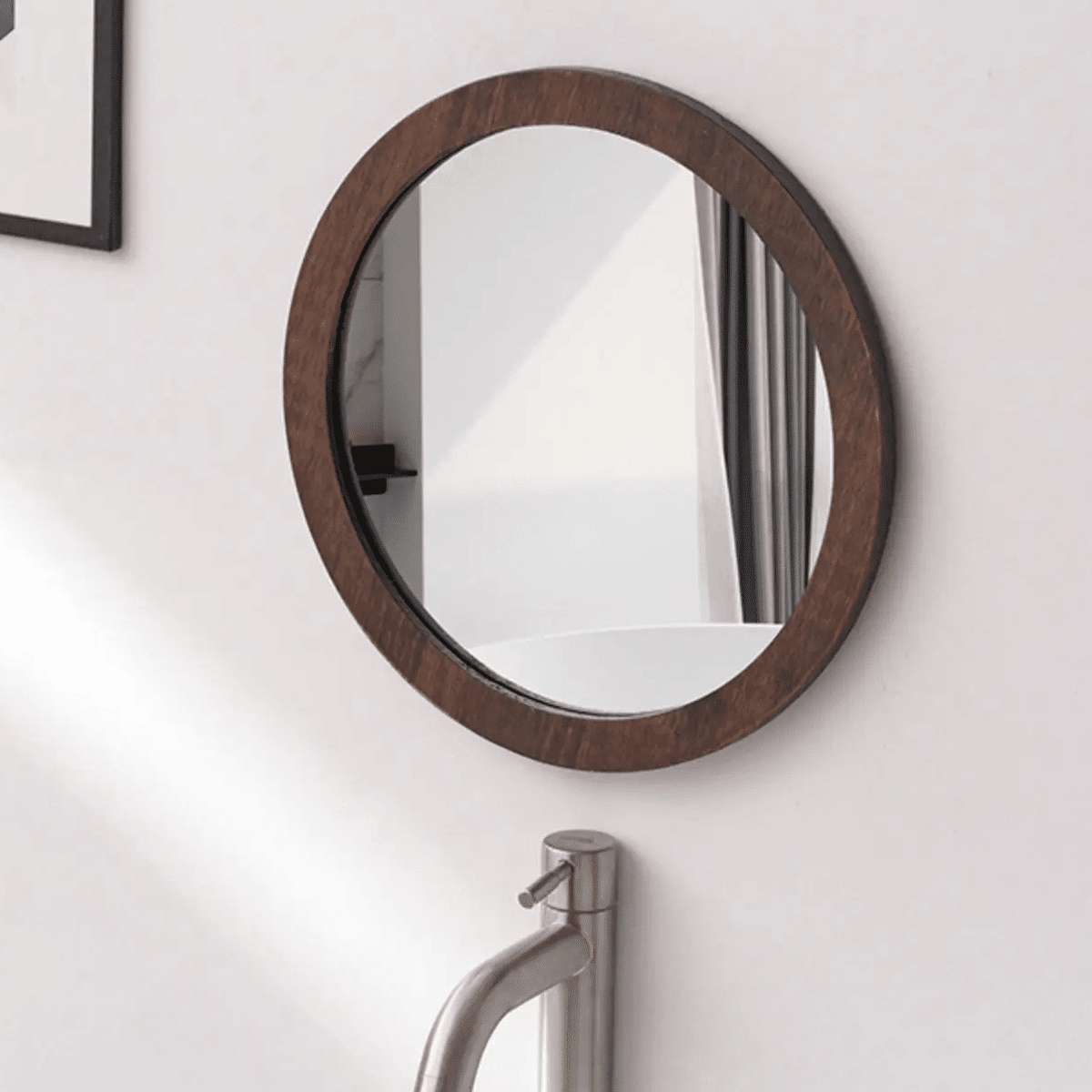 Minimalist round wooden wall mirror – close-up detail