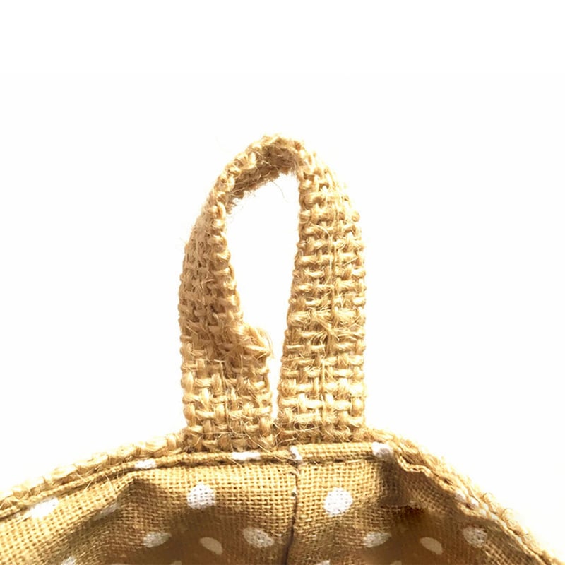 Hanging cotton and linen storage pocket with a reinforced handle – close-up detail (3)
