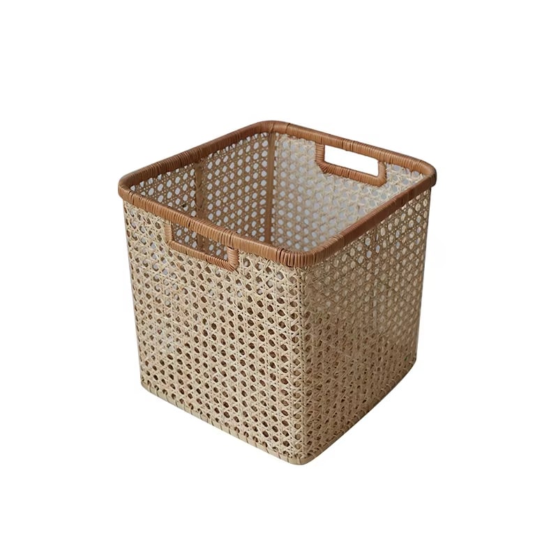 Square rattan laundry basket in natural beige