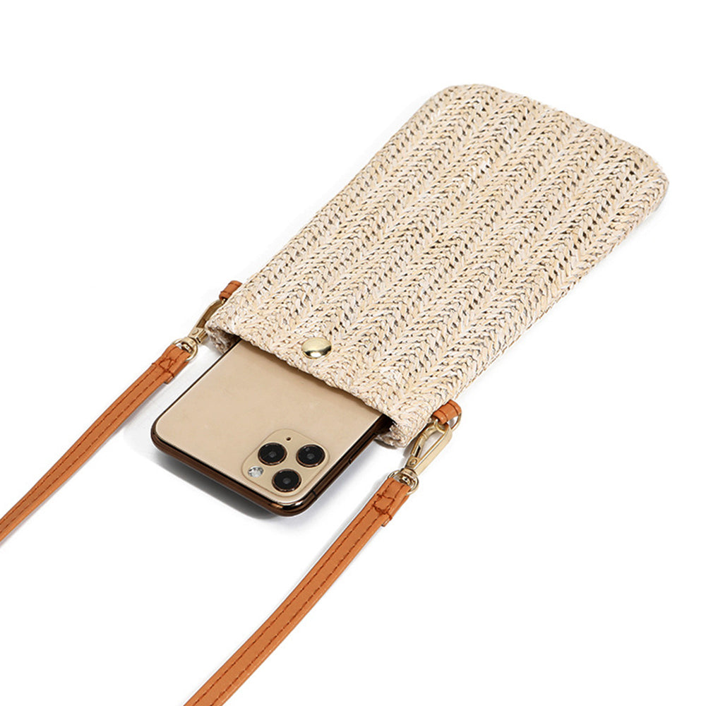 Small round beige rattan crossbody bag – close-up detail
