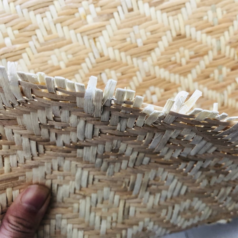 Natural woven rattan cane panel with golden fibers – close-up detail (4)