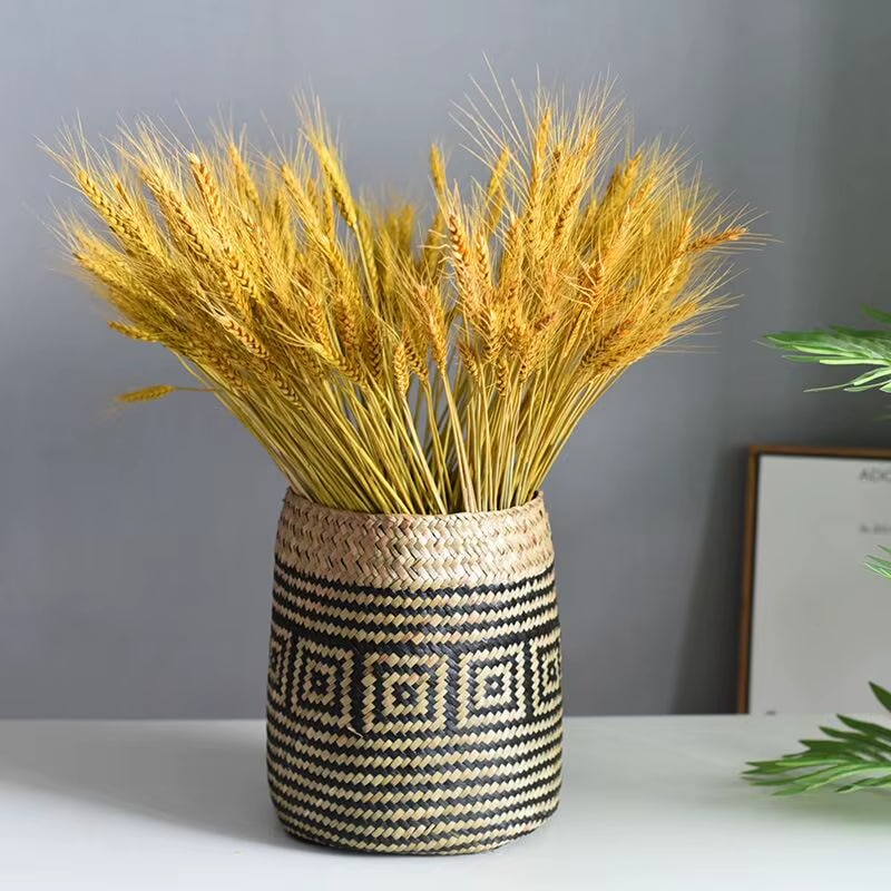 Round rattan planter with dark diamond pattern