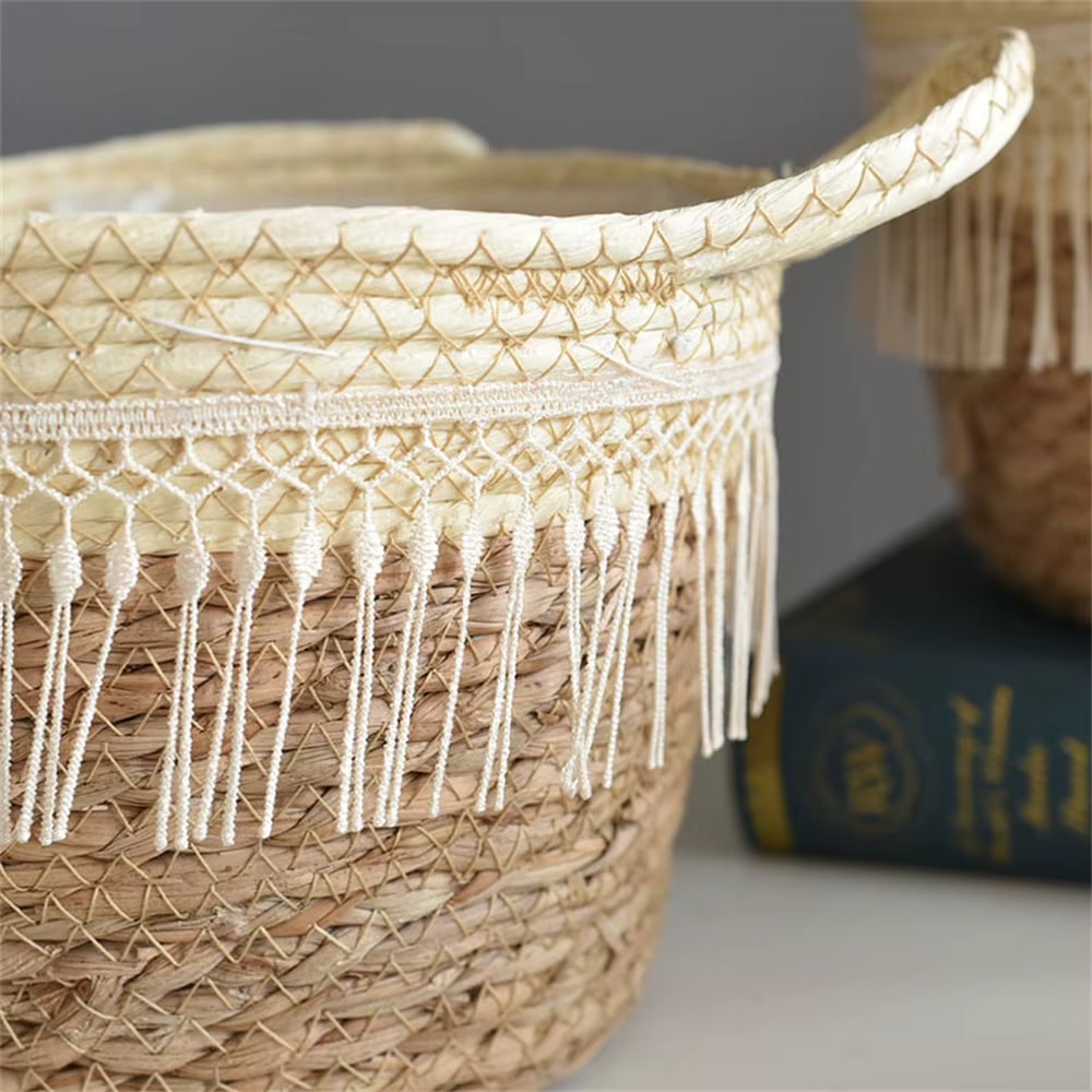 Curvy rattan planter trimmed with white tassels – close-up detail (2)