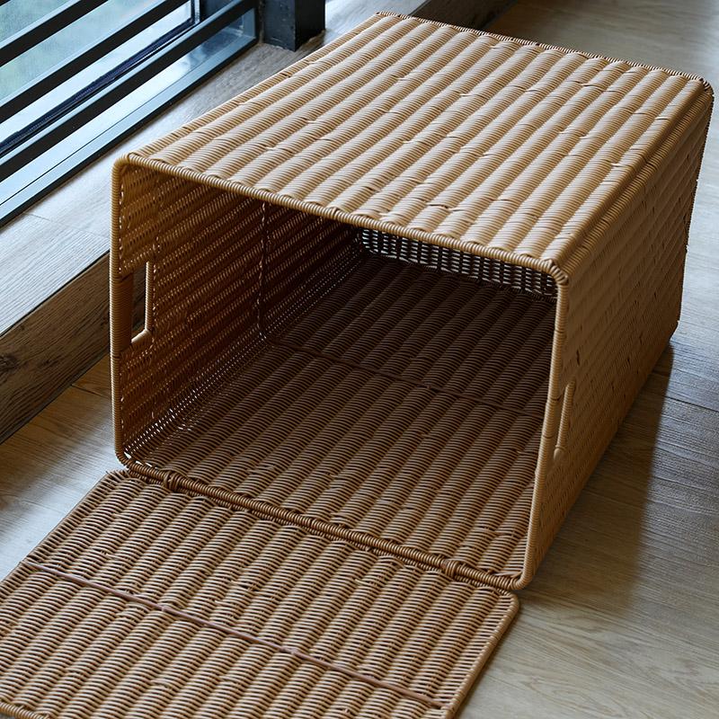 Hand-braided indoor-outdoor rattan trash can with a lid – close-up detail