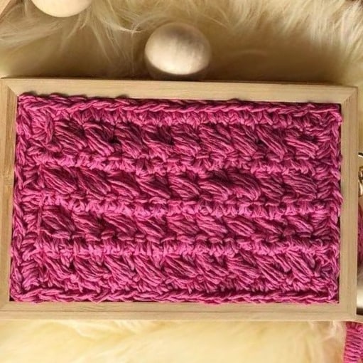 Vintage square rattan handbag – pink variant, another view