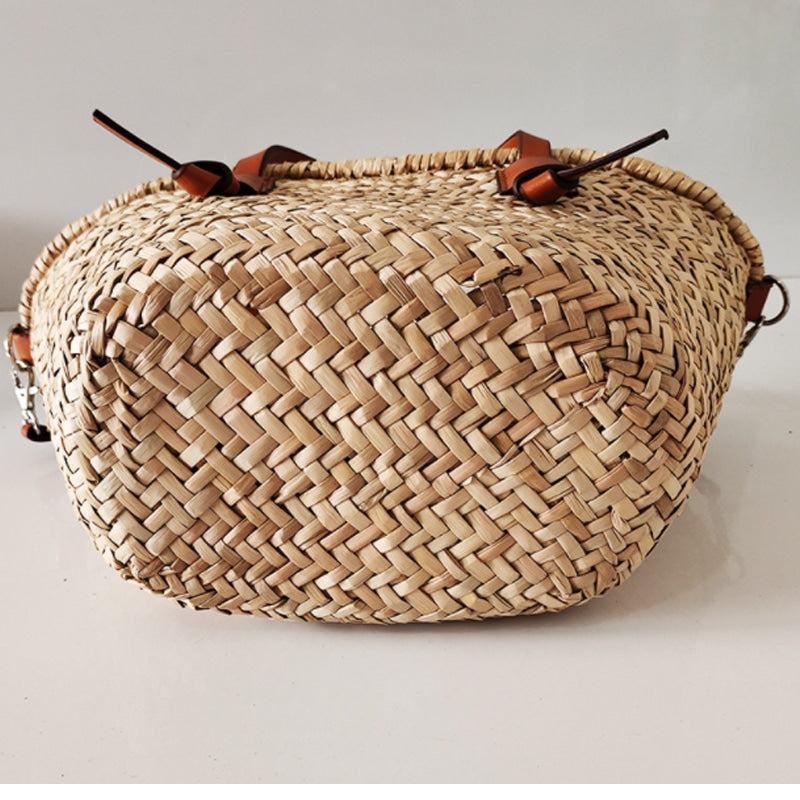 Large straw summer handbag with a camel strap – close-up detail (2)