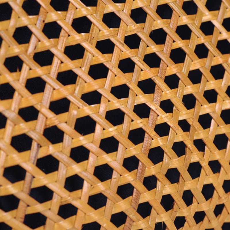 Honey rattan handbag with varnished wooden handles – close-up detail (2)