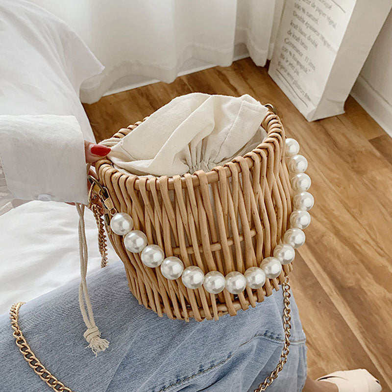 Round basket-shaped rattan handbag with a soft handle